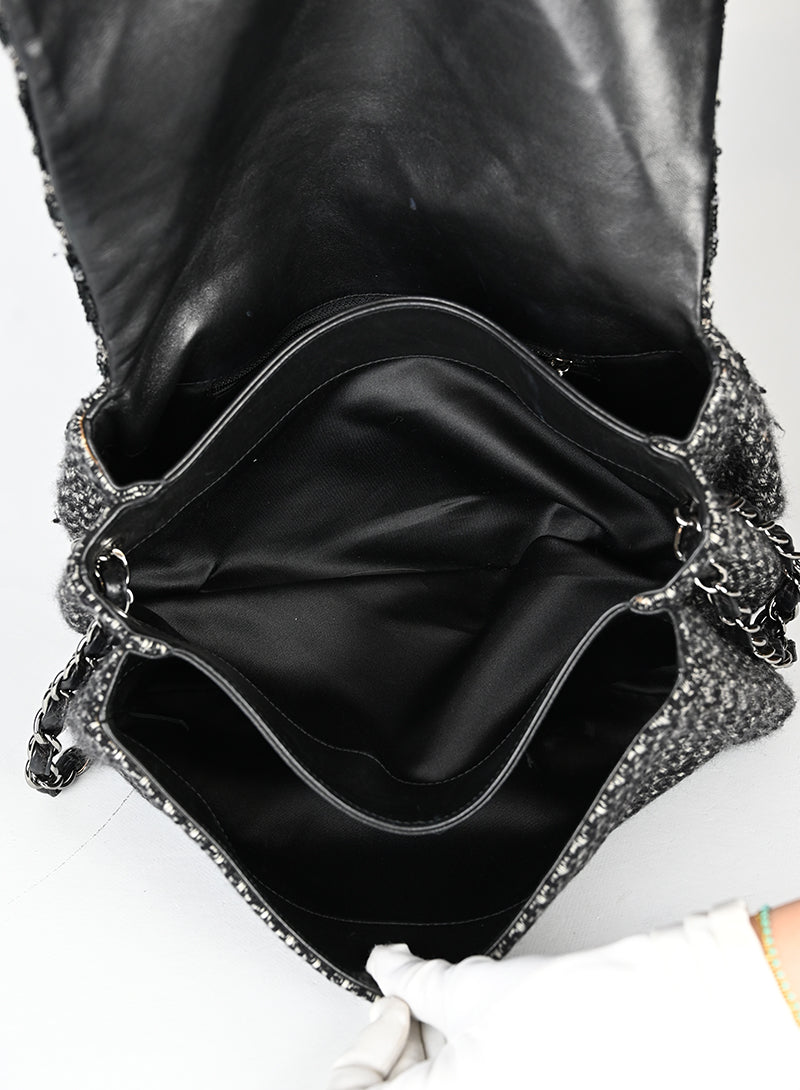 Chanel Borsa quilted nera con strass