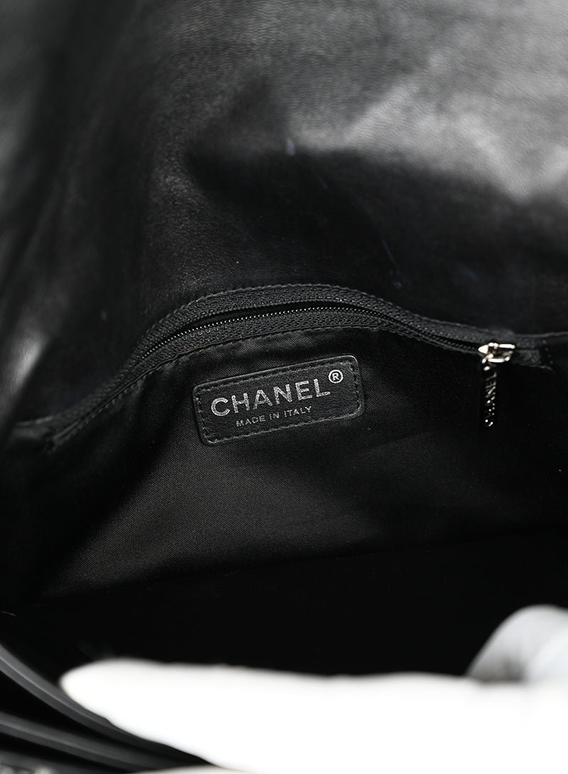 Chanel Borsa quilted nera con strass