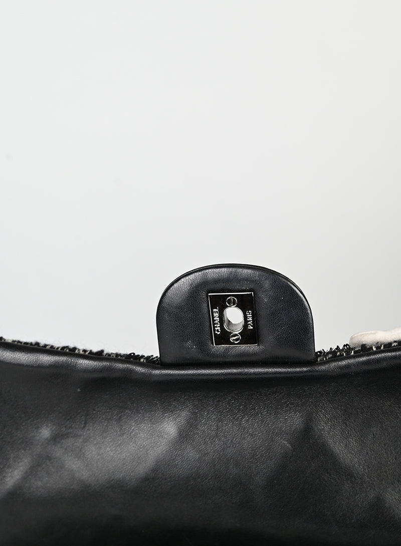 Chanel Borsa quilted nera con strass