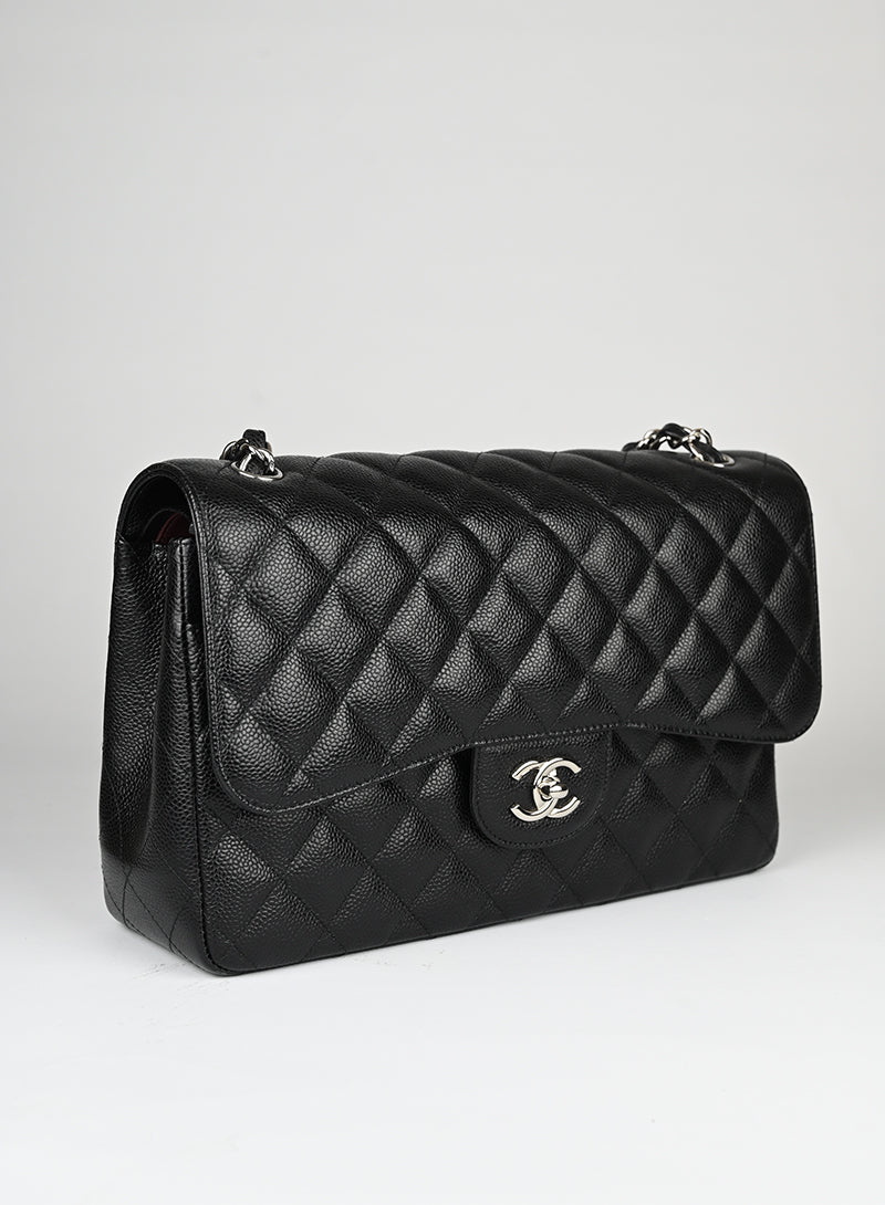 Chanel Borsa Jumbo in pelle Caviar nera