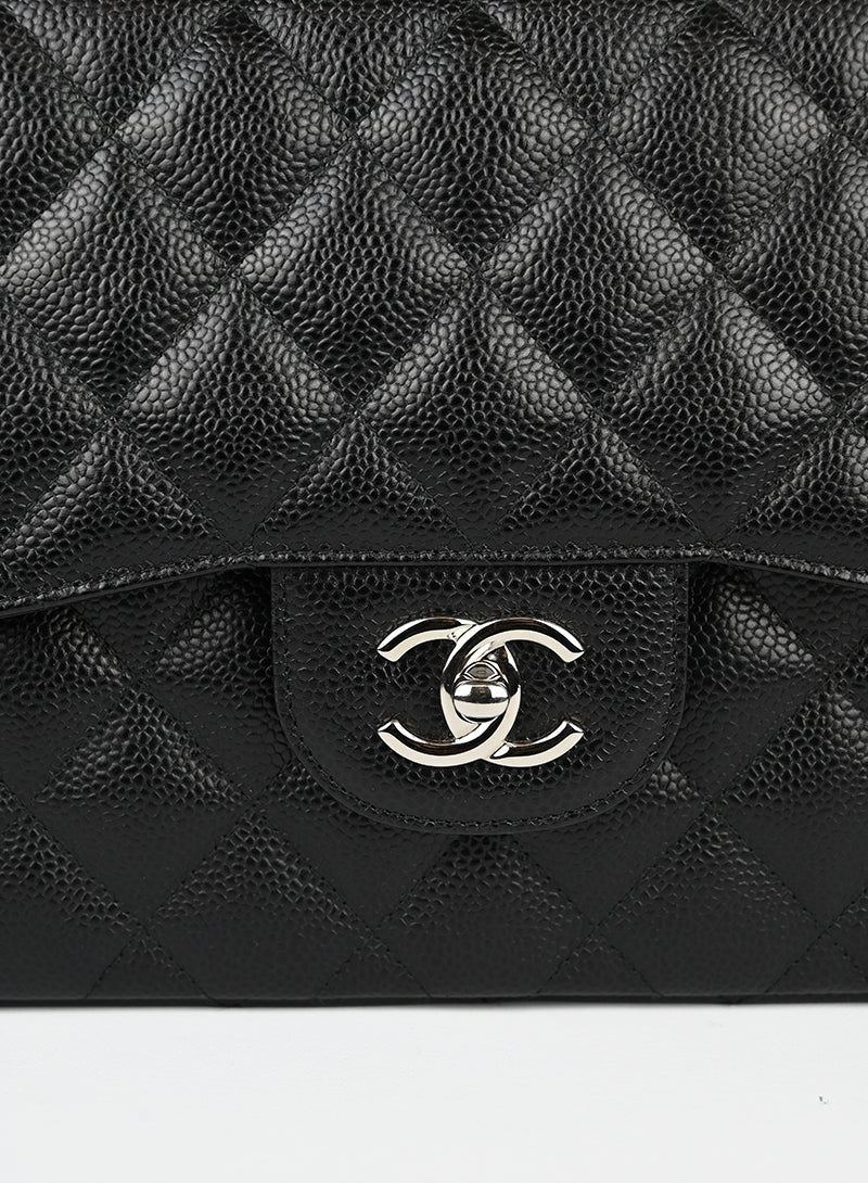 Chanel Borsa Jumbo in pelle Caviar nera