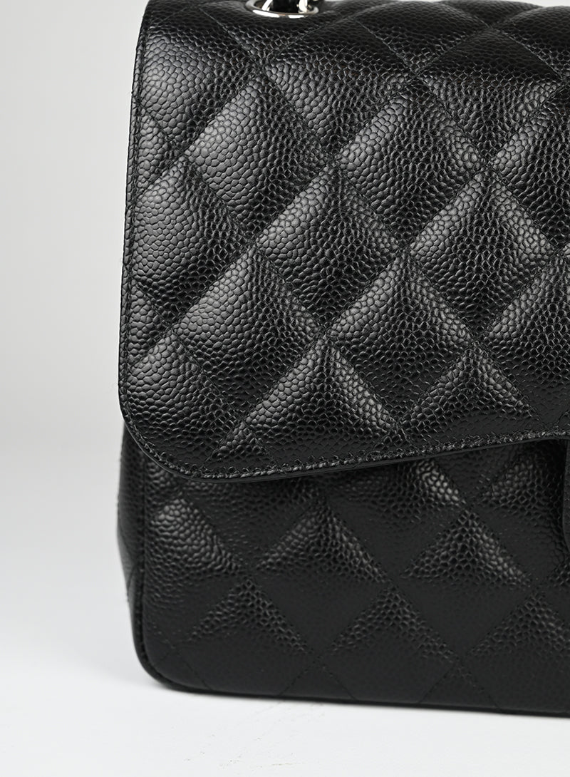 Chanel Borsa Jumbo in pelle Caviar nera