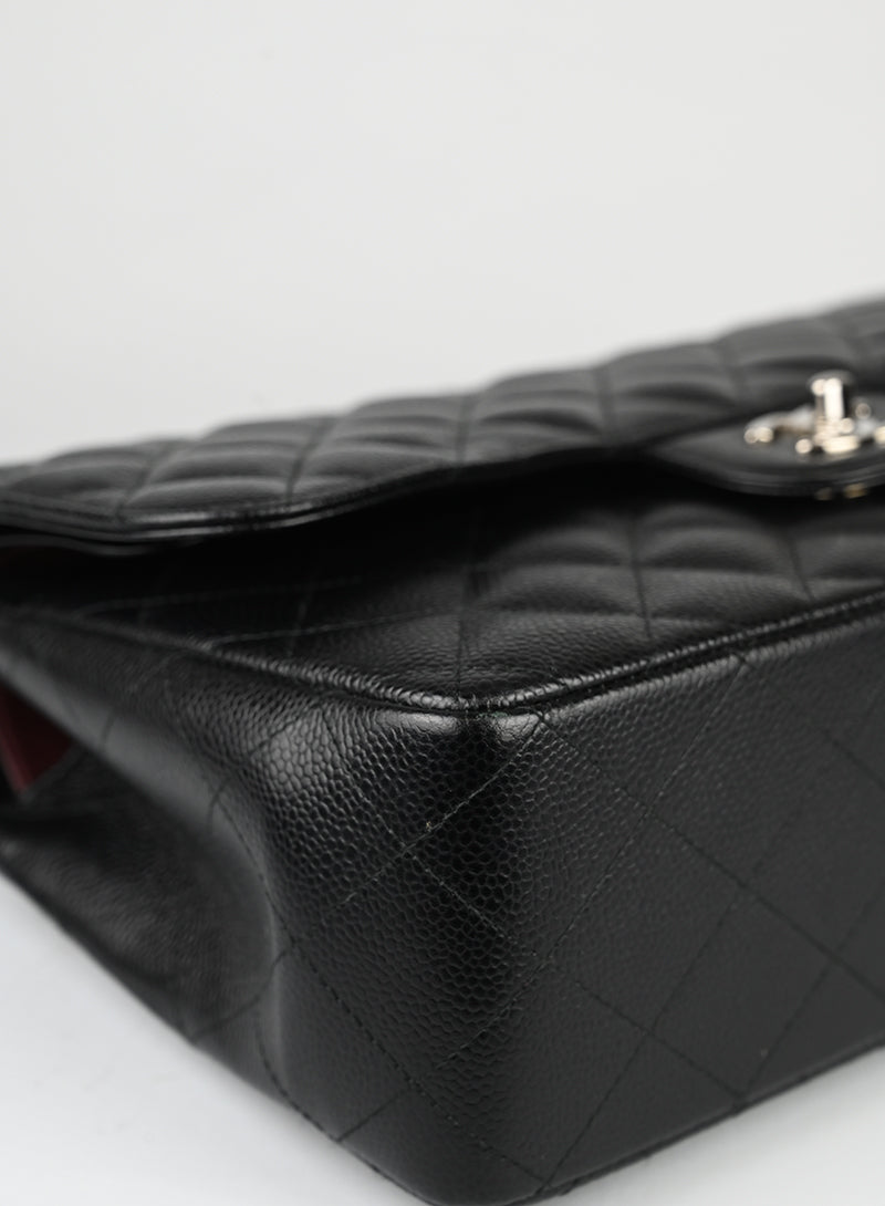 Chanel Borsa Jumbo in pelle Caviar nera