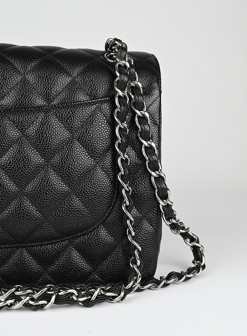 Chanel Borsa Jumbo in pelle Caviar nera