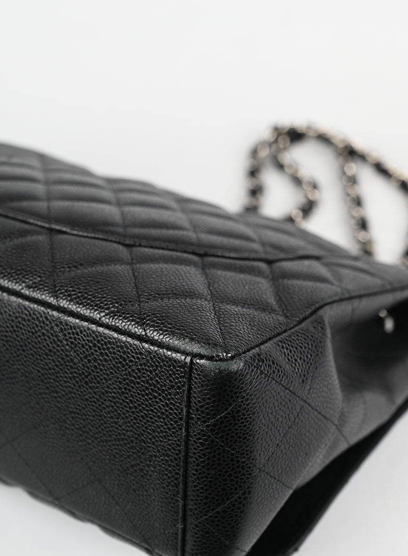 Chanel Borsa Jumbo in pelle nera