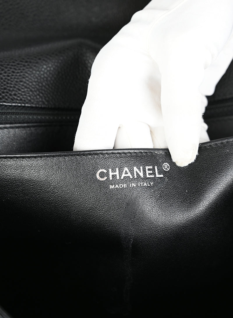 Chanel Borsa Jumbo in pelle nera