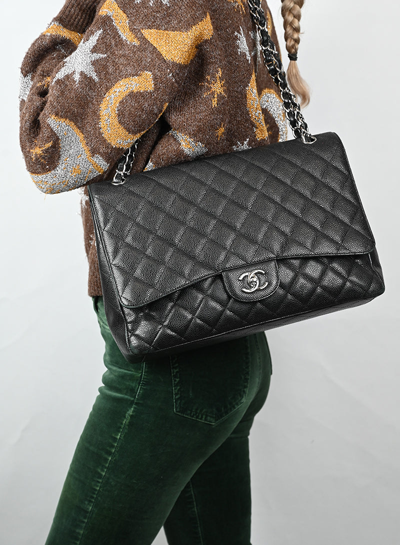 Chanel Borsa Jumbo in pelle nera