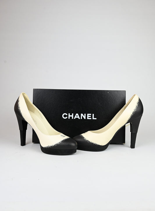 Chanel Décolleté in pelle bianche e nere - N. 41 -  lesleyluxuryvintage