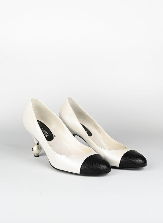 Chanel Décolleté bianche con perla - N. 36 ½