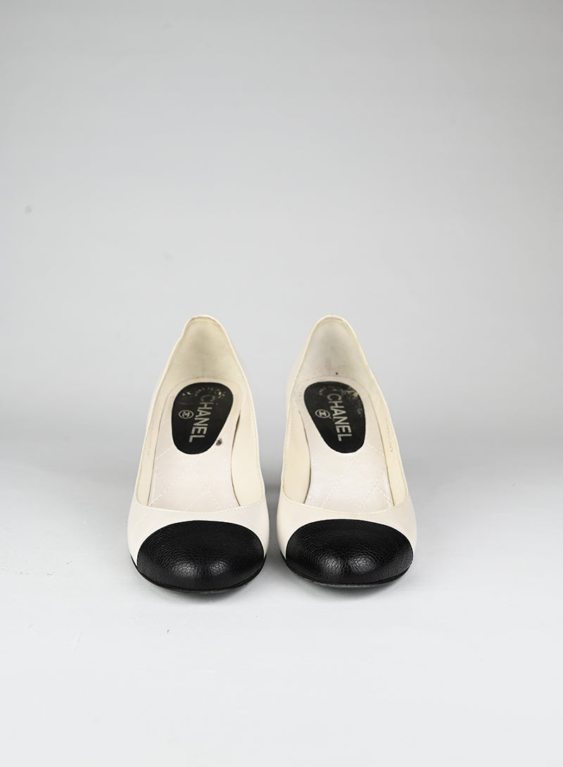 Chanel Décolleté bianche con perla - N. 36 ½