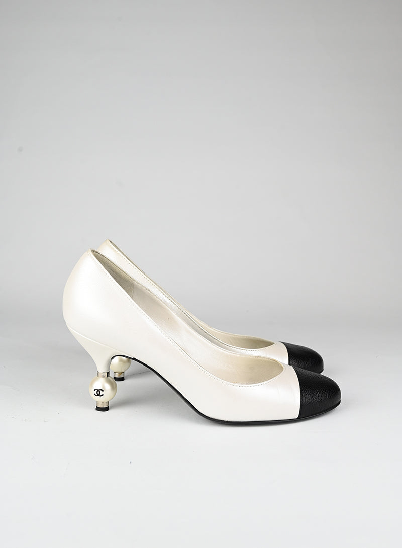 Chanel Décolleté bianche con perla - N. 36 ½