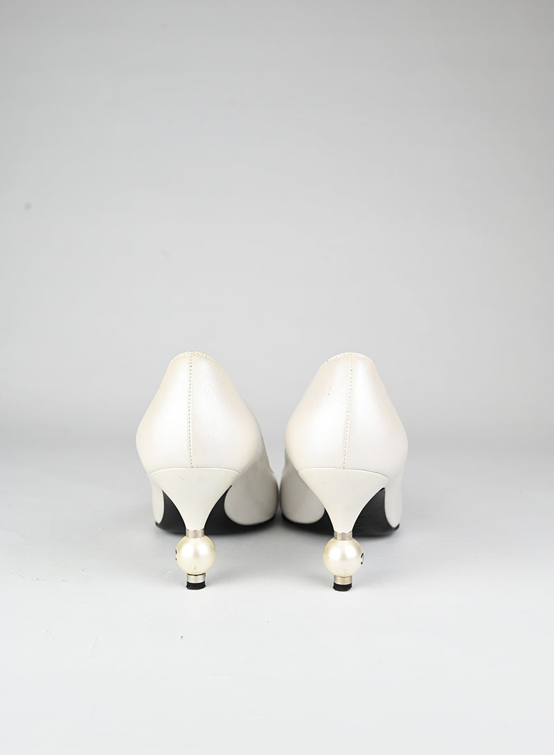 Chanel Décolleté bianche con perla - N. 36 ½