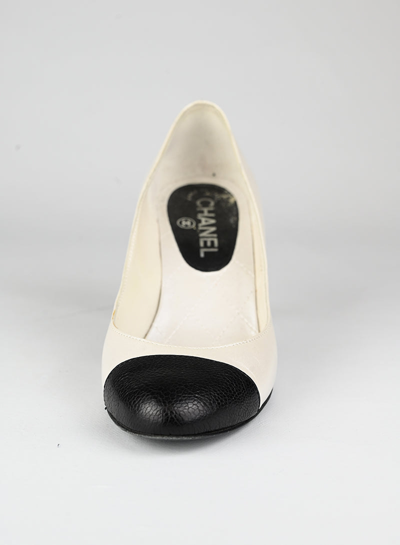 Chanel Décolleté bianche con perla - N. 36 ½