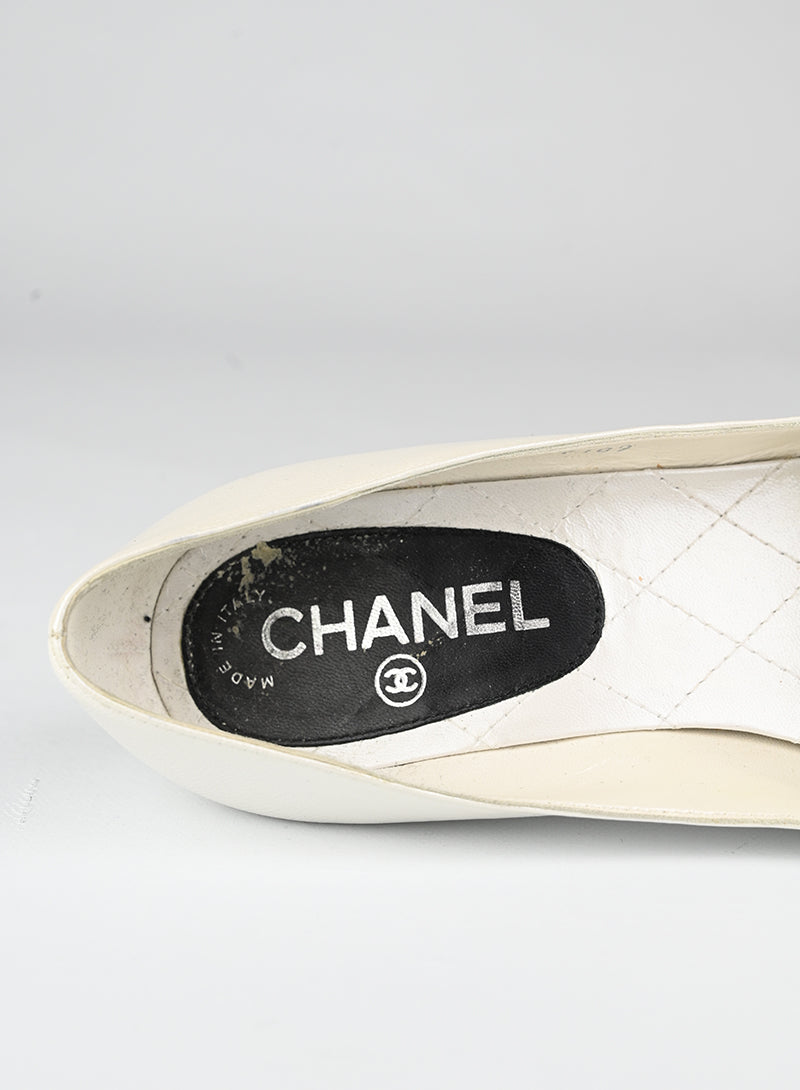 Chanel Décolleté bianche con perla - N. 36 ½