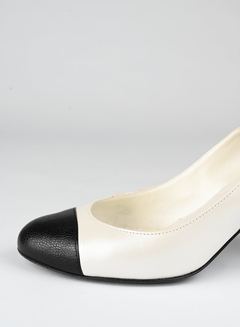 Chanel Décolleté bianche con perla - N. 36 ½