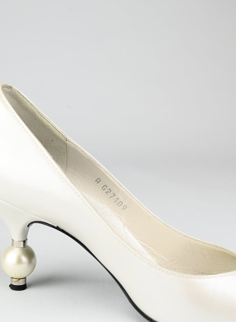 Chanel Décolleté bianche con perla - N. 36 ½