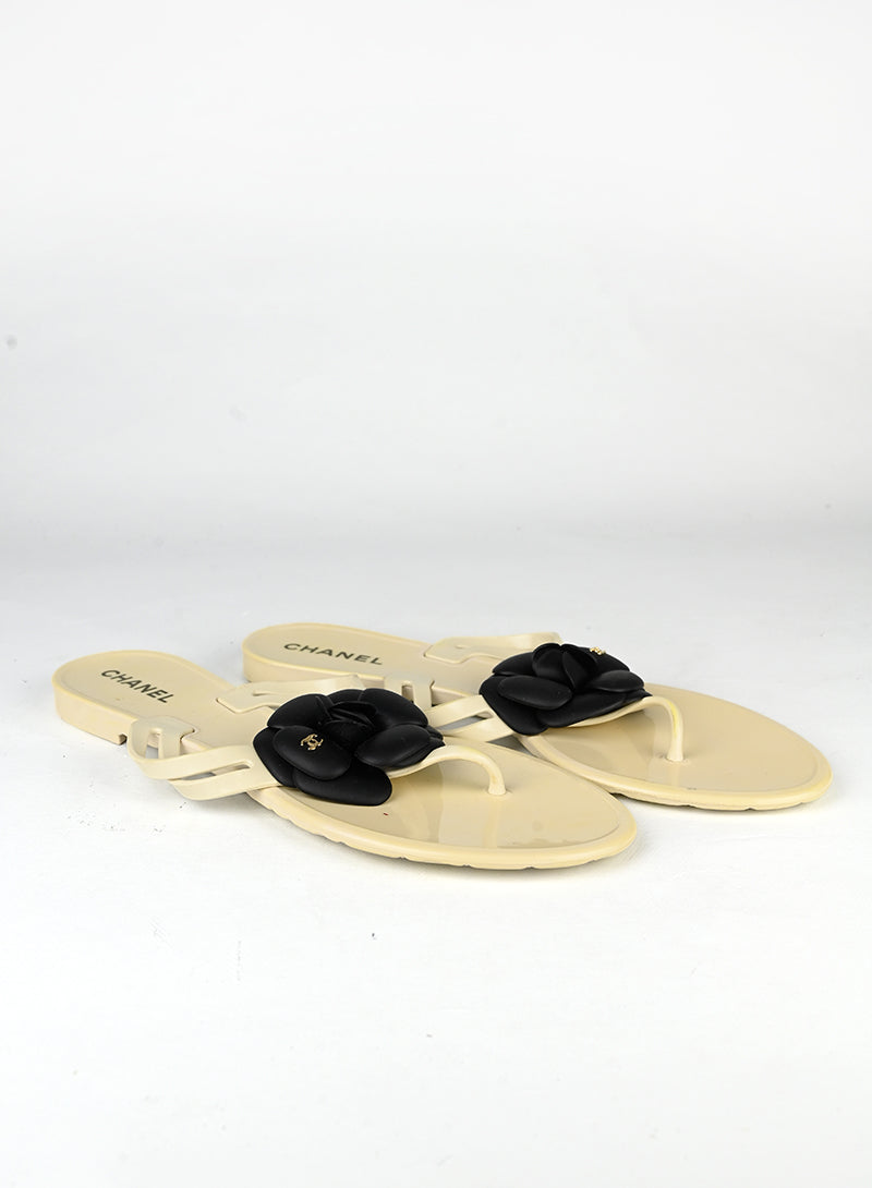 Chanel Sandali avorio con camelia nera - N. 41
