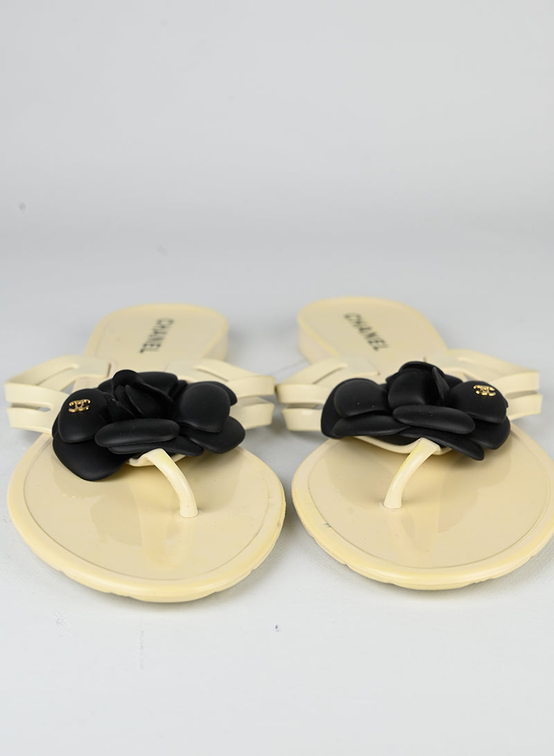Chanel Sandali avorio con camelia nera - N. 41