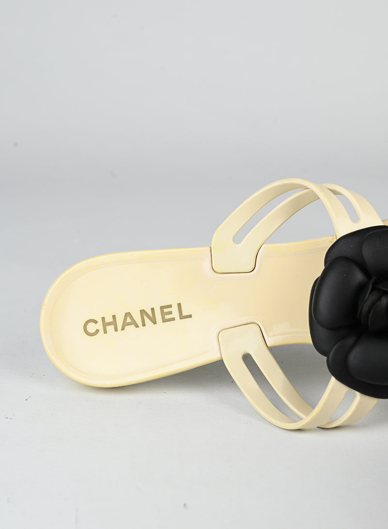 Chanel Sandali avorio con camelia nera - N. 41