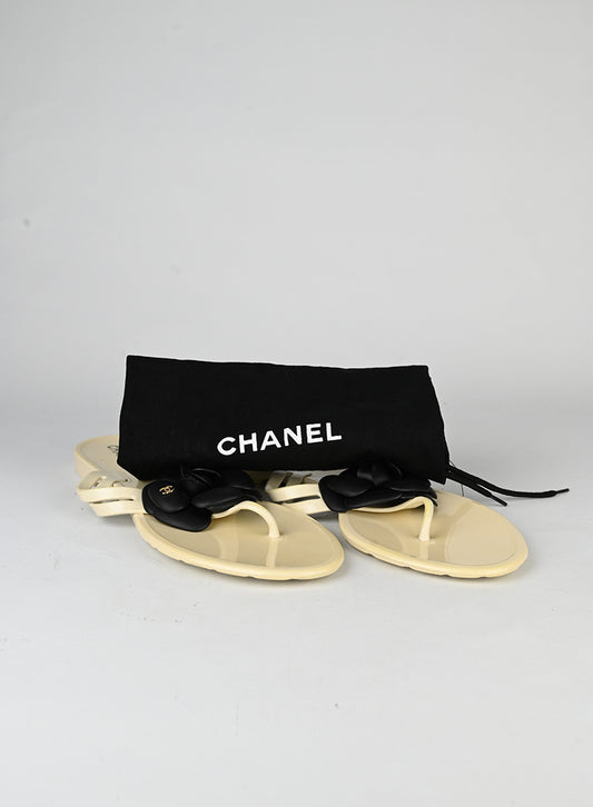 Chanel Sandali avorio con camelia nera - N. 41