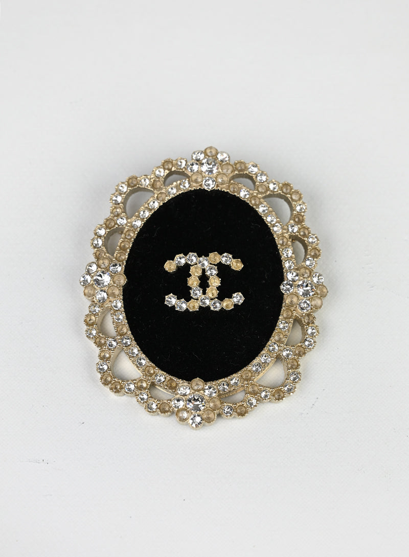 Chanel Spilla medaglione