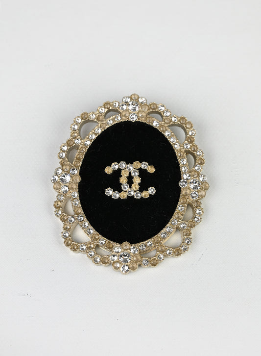 Chanel Spilla medaglione