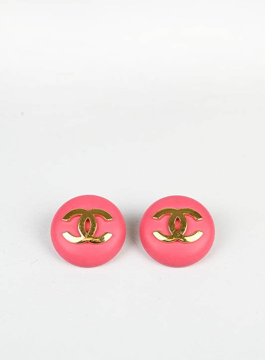 Chanel Orecchini a Bottone rosa -  lesleyluxuryvintage
