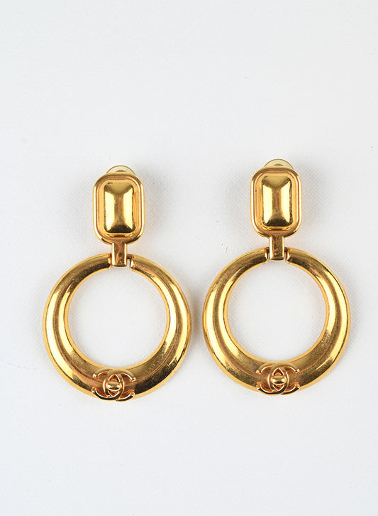 Chanel Orecchini con pendente oro