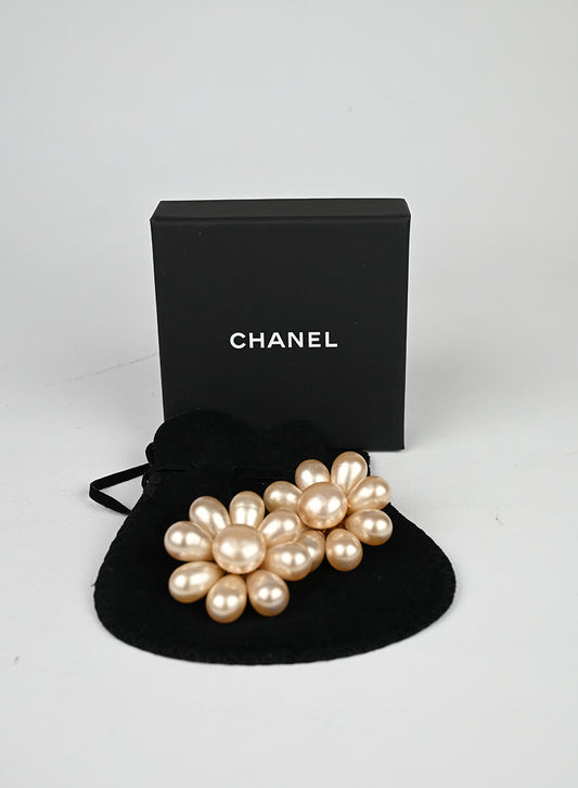 Chanel Orecchini fiore e perle