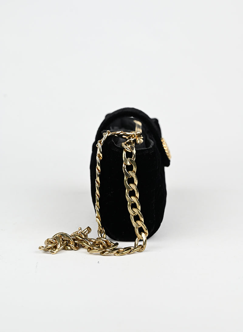 Chanel Pochette in Velluto quilted nero -  lesleyluxuryvintage