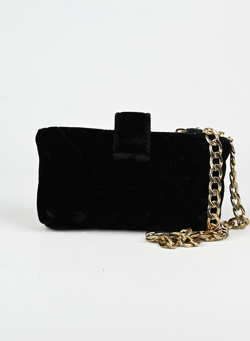 Chanel Pochette in Velluto quilted nero -  lesleyluxuryvintage