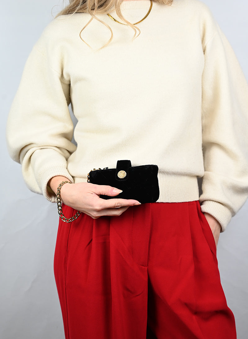 Chanel Pochette in Velluto quilted nero -  lesleyluxuryvintage