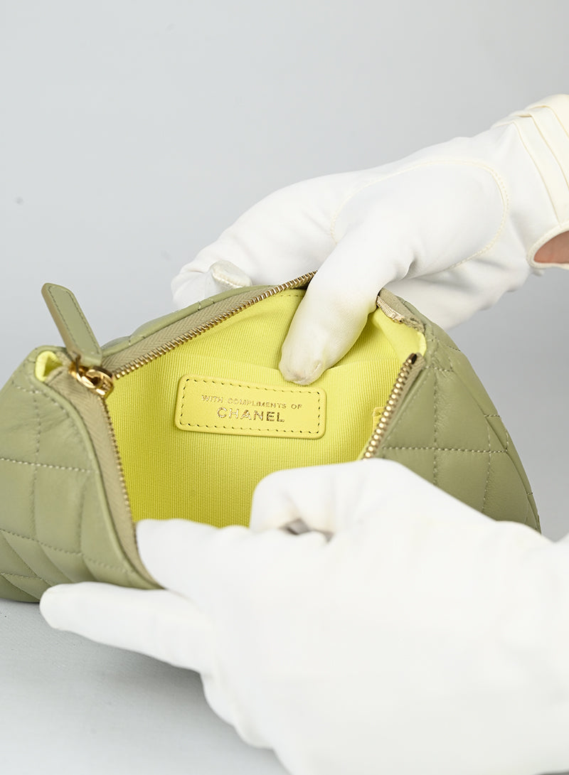 Chanel Pochette in pelle verde salvia