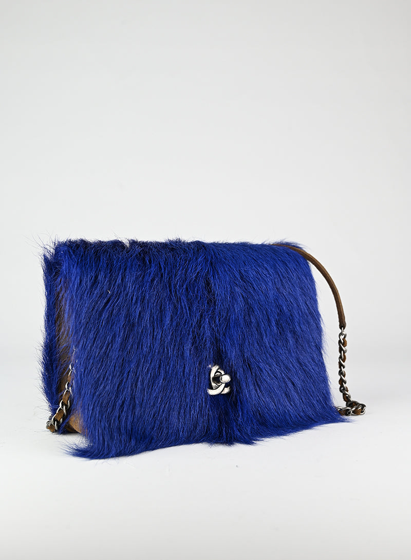 Chanel Borsa a tracolla in Fur bluette