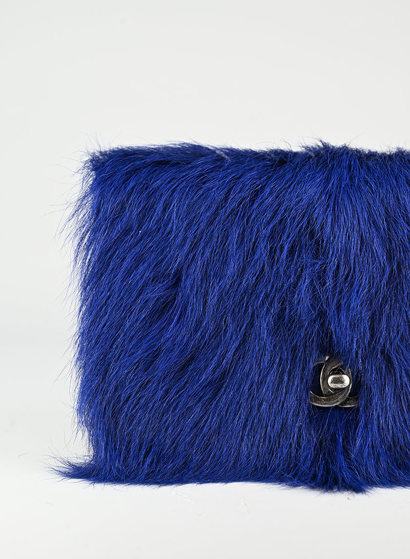 Chanel Borsa a tracolla in Fur bluette