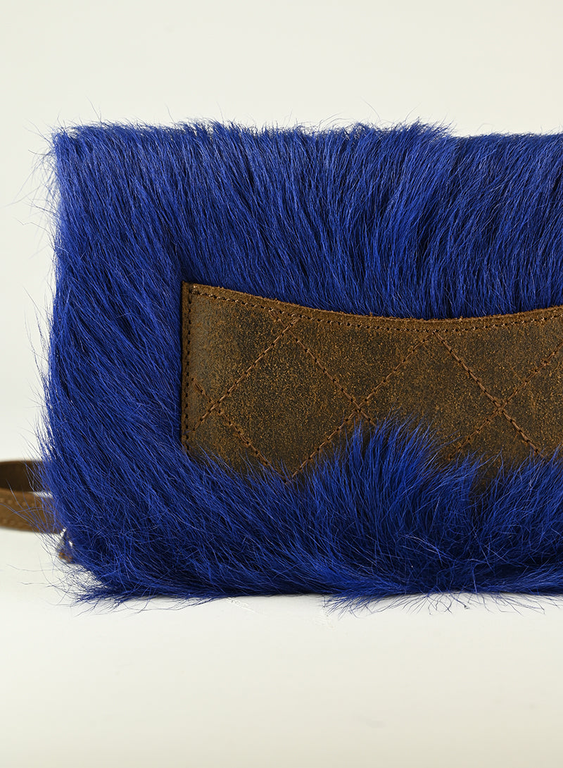 Chanel Borsa a tracolla in Fur bluette