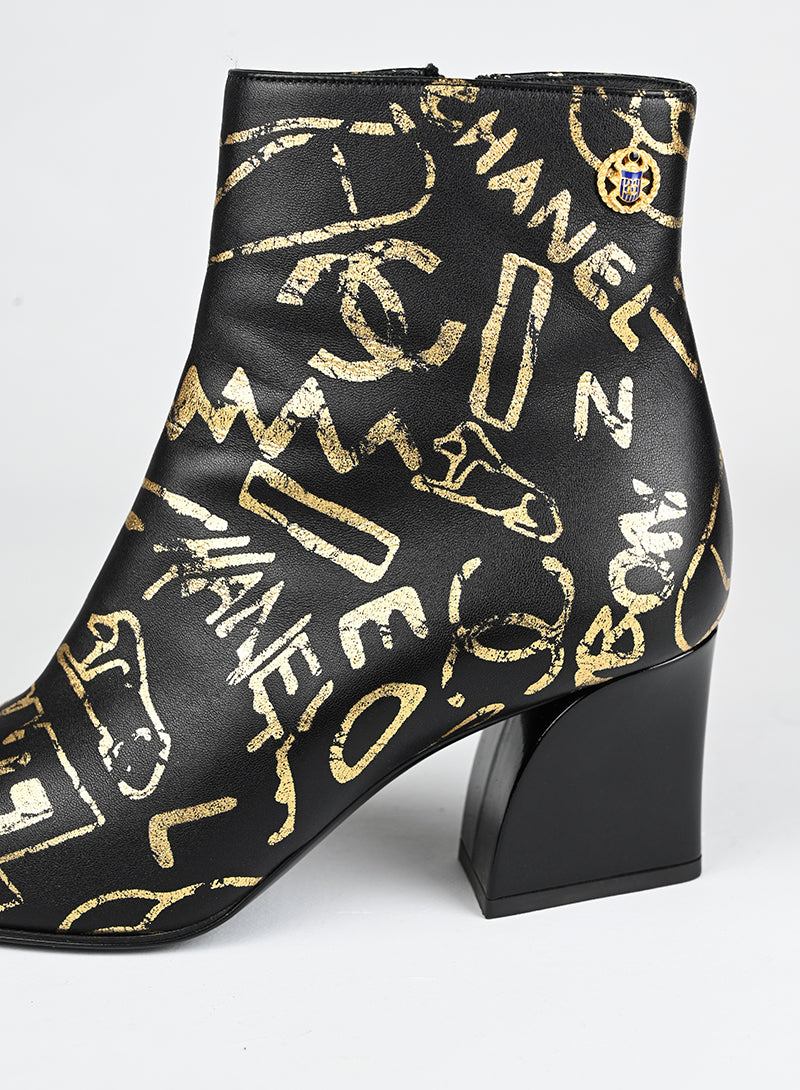 Chanel Stivaletti in pelle nera e oro - N. 37