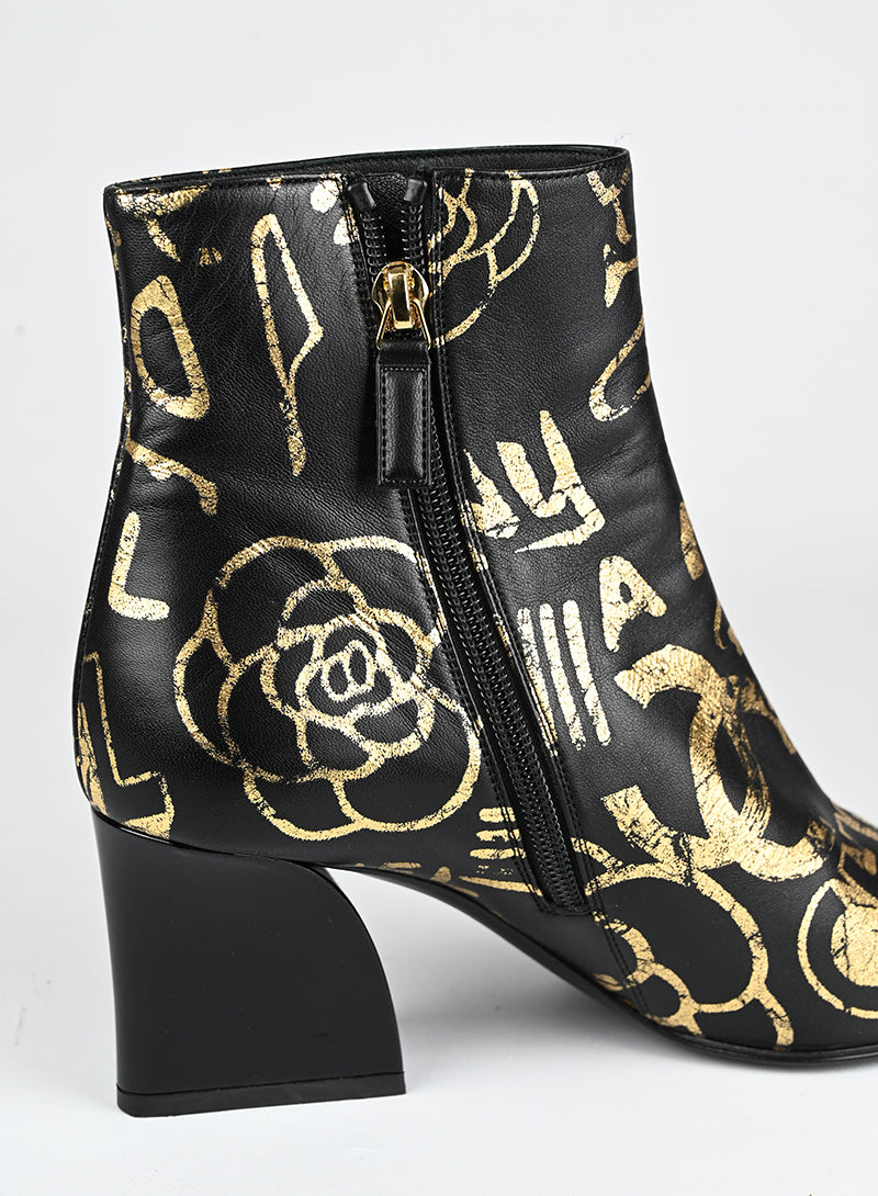 Chanel Stivaletti in pelle nera e oro - N. 37