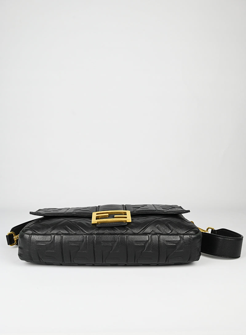 Fendi Maxi Baguette in pelle nera FF