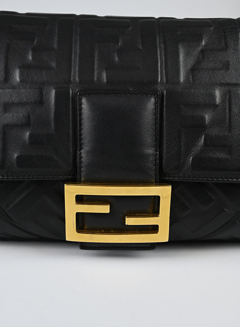 Fendi Maxi Baguette in pelle nera FF