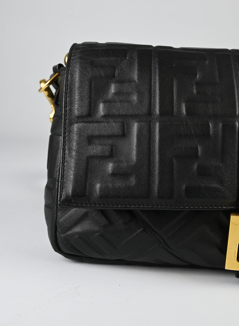 Fendi Maxi Baguette in pelle nera FF