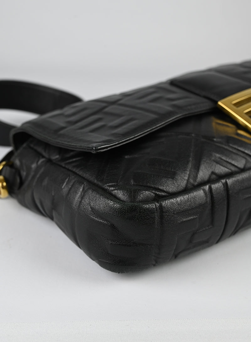 Fendi Maxi Baguette in pelle nera FF