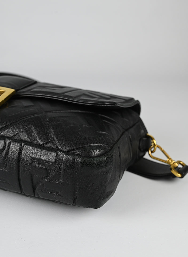 Fendi Maxi Baguette in pelle nera FF