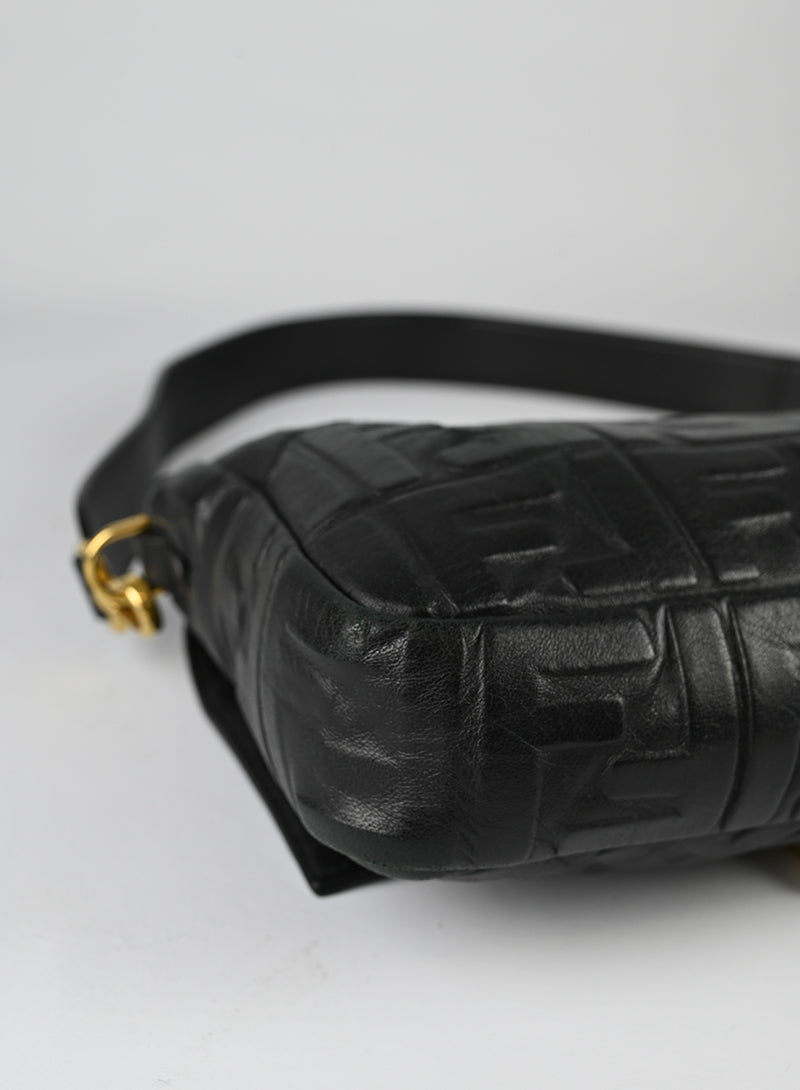 Fendi Maxi Baguette in pelle nera FF