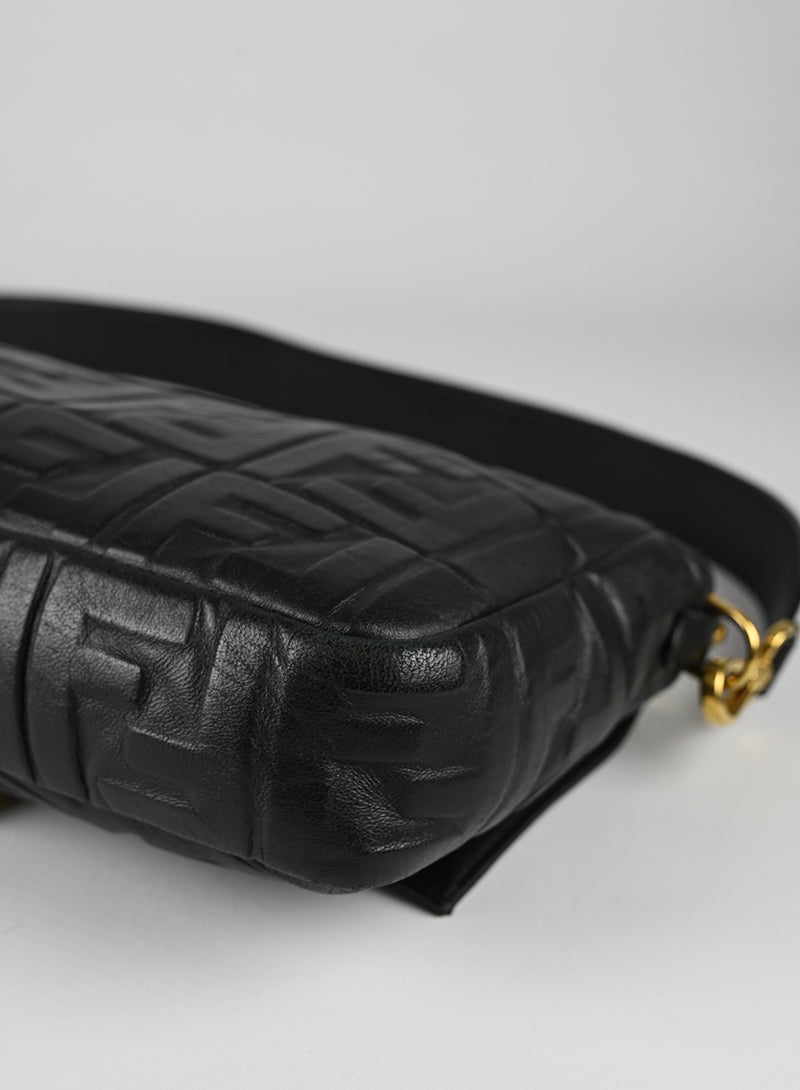 Fendi Maxi Baguette in pelle nera FF