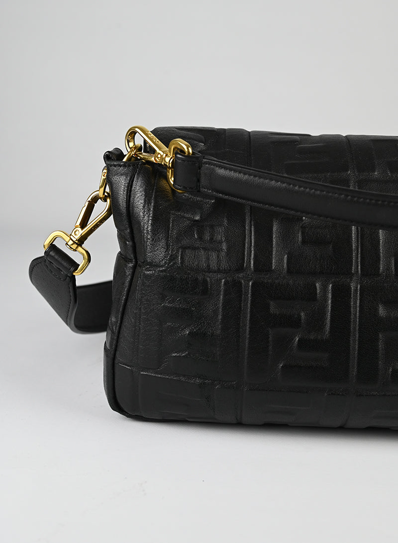 Fendi Maxi Baguette in pelle nera FF