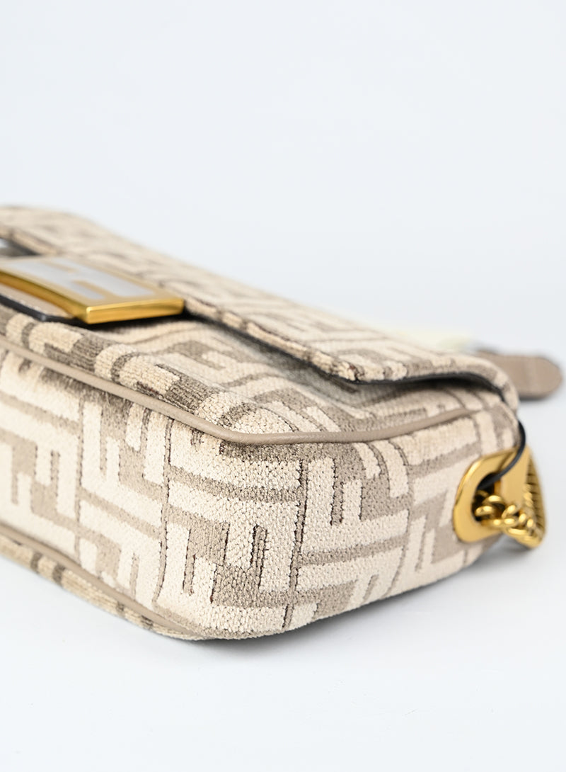 Fendi Borsa Baguette in velluto beige