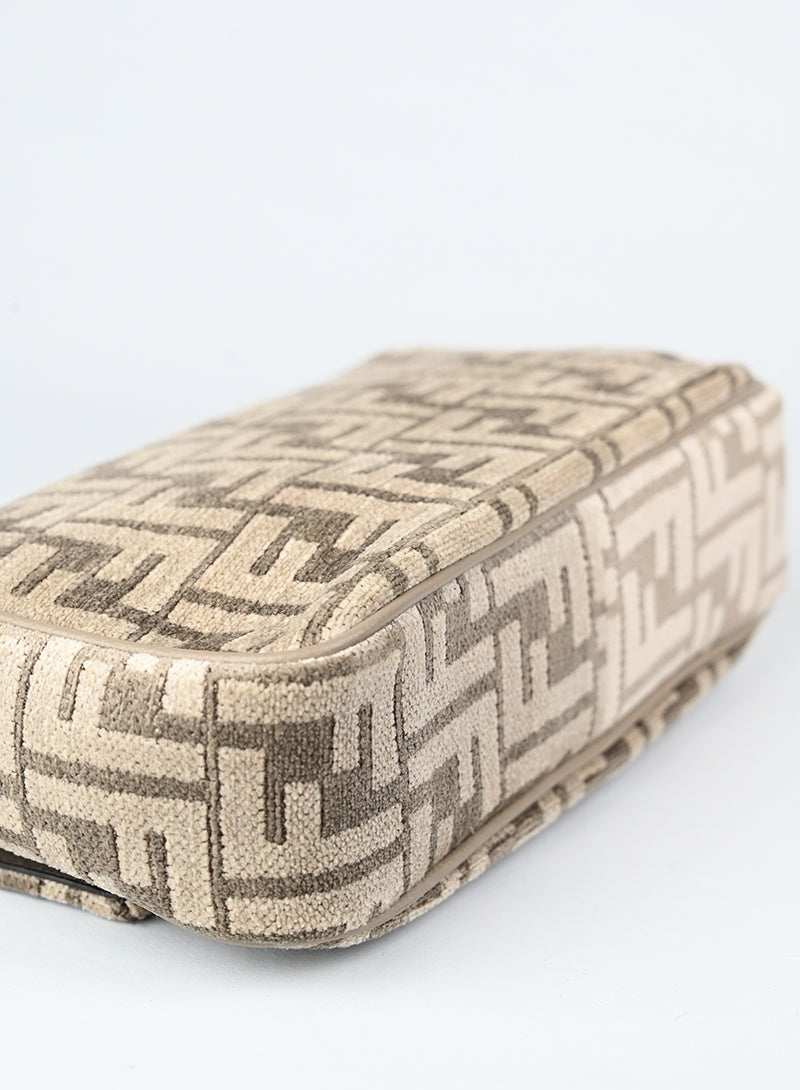 Fendi Borsa Baguette in velluto beige