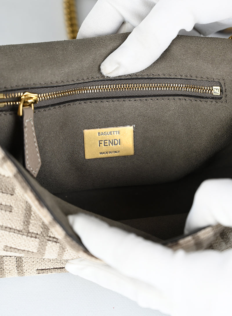 Fendi Borsa Baguette in velluto beige