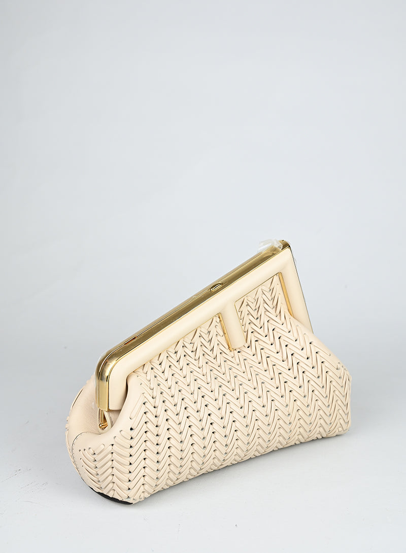 Fendi Pochette First in pelle intrecciata ecrù